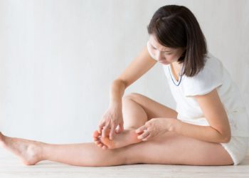 腳底濕氣重症狀：腳臭、四肢冰冷，最嚴重可能得香港腳！