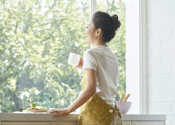 想要真正降火氣，就必須要喝對茶飲，若是喝錯茶反而會更感口乾舌燥，身體更容易上火，以下就幫大家整理，中醫師針對上火所推薦的五種消暑退火健康茶。