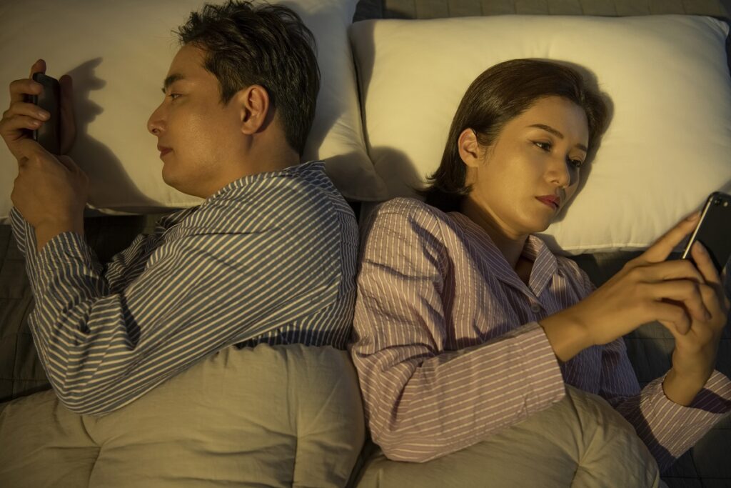 養成睡前30分鐘不使用手機的習慣，對於睡眠品質會有不小的幫助。