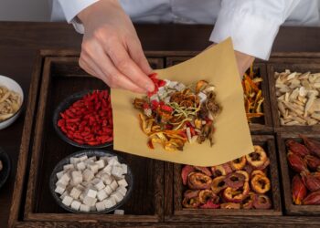 四物飲的功效有哪些？主要有行氣、活血化瘀、補血調經、緩解身體疼痛與情緒不適的作用，對健康很有幫助。