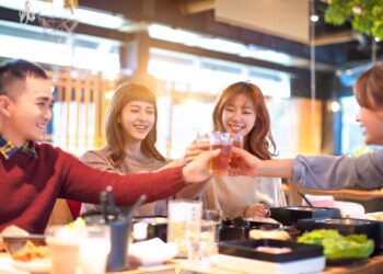 溫差變化大，你的血管撐得住嗎？每年過年與親友歡聚、出遊，甚至是南北返鄉，氣溫與環境的劇烈變化對於心血管健康更是一大挑戰!尤其過年難免聚餐大魚大肉，因此心血管的日常保養至關重要，需特別注意的危險族群包含年長者、肥胖者、慢性疾病族群與抽菸酗酒者。