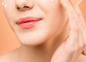 消除皺紋在家也能做！5個緊緻肌膚淡化斑點的方法