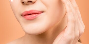 消除皺紋在家也能做！5個緊緻肌膚淡化斑點的方法