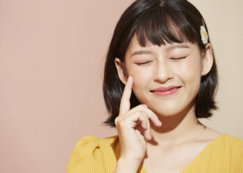 膠原帶白流失的話有辦法補回來嗎？可以的！膠原蛋白是人體中最主要的結締組織蛋白之一，它對於皮膚、骨骼、肌肉、肌腱等的健康都非常重要。當膠原蛋白流失時，可能會導致皮膚鬆弛、皺紋、關節疼痛等問題。所以適時地替自己補充膠原蛋白也是維持身體健康的重要方式。