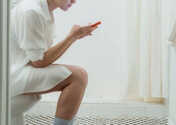 從便便的外型檢測健康！太黑、太硬、太臭都有問題要小心