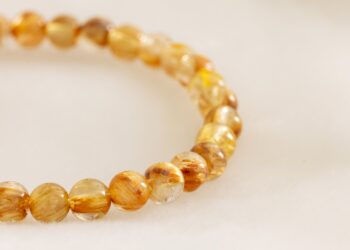 想紓壓、增加好運？學會挑選「水晶礦石」4個方法，找到專屬你的命定寶石