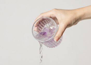 水晶淨化怎麼做？認識「風火水土」自然淨化法，與晶礦寶石來場能量約會吧！