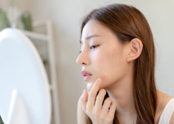 臉上一直長痘痘是什麼原因？6大方法改善痘痘肌