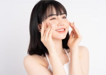 珍珠粉功效有哪些？珍珠粉可以美白、助眠之外，用吃的、用敷的都有效！