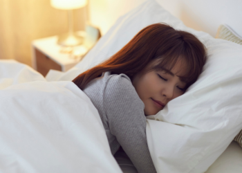 頭皮為什麼會容易出油？陳信宏中醫師分享原因可能是睡眠不足！