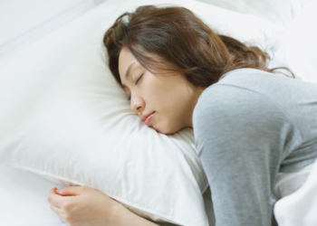 睡眠呼吸中止症有哪些症狀？洪靜慧中醫師解析原因、調理方法與預防關鍵！